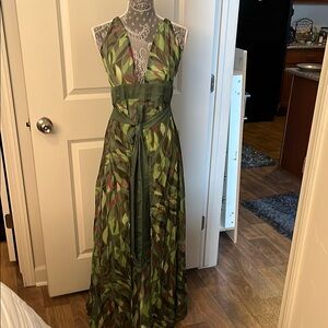 Elegant Green Leaf Print Maxi Dress L